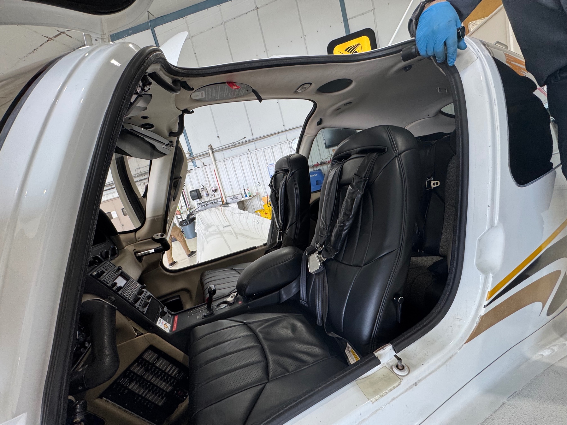 Leather cabin and rear seats of a club Cirrus SR20-G2