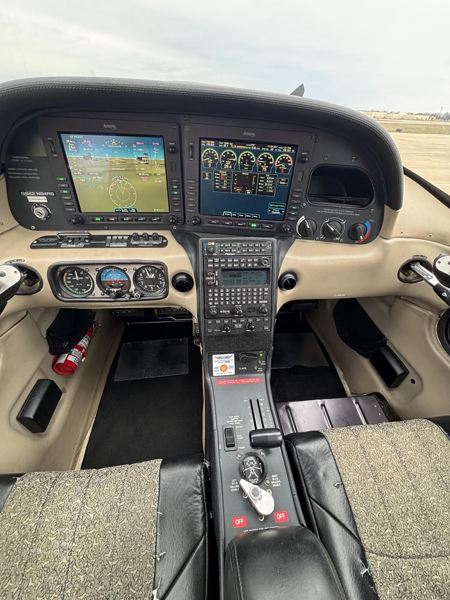 Glass-panel cockpit of Cirrus SR20 N94RS seen from the left seat